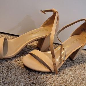 Nude DreamPairs Heels